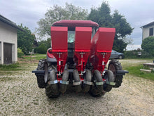 Laden Sie das Bild in den Galerie-Viewer, ERME Knoblauchpflanzmaschine PLMS 3-reihig / GEBRAUCHT, Preis auf Anfrage